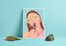 Cargar imagen en el visor de la galería, Cartel Poster de Mujer Sujetando una Pistola | Decoración de pared
